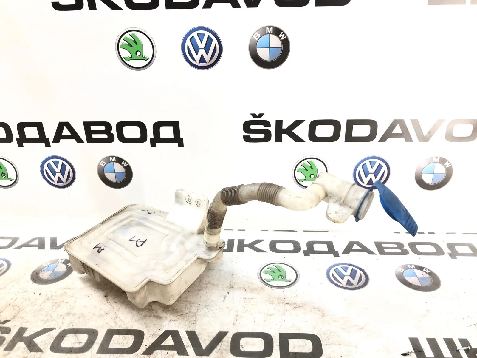 Бачок омывателя Skoda Octavia 2011 1K0955453S A5 (1Z) 1.6 BSE