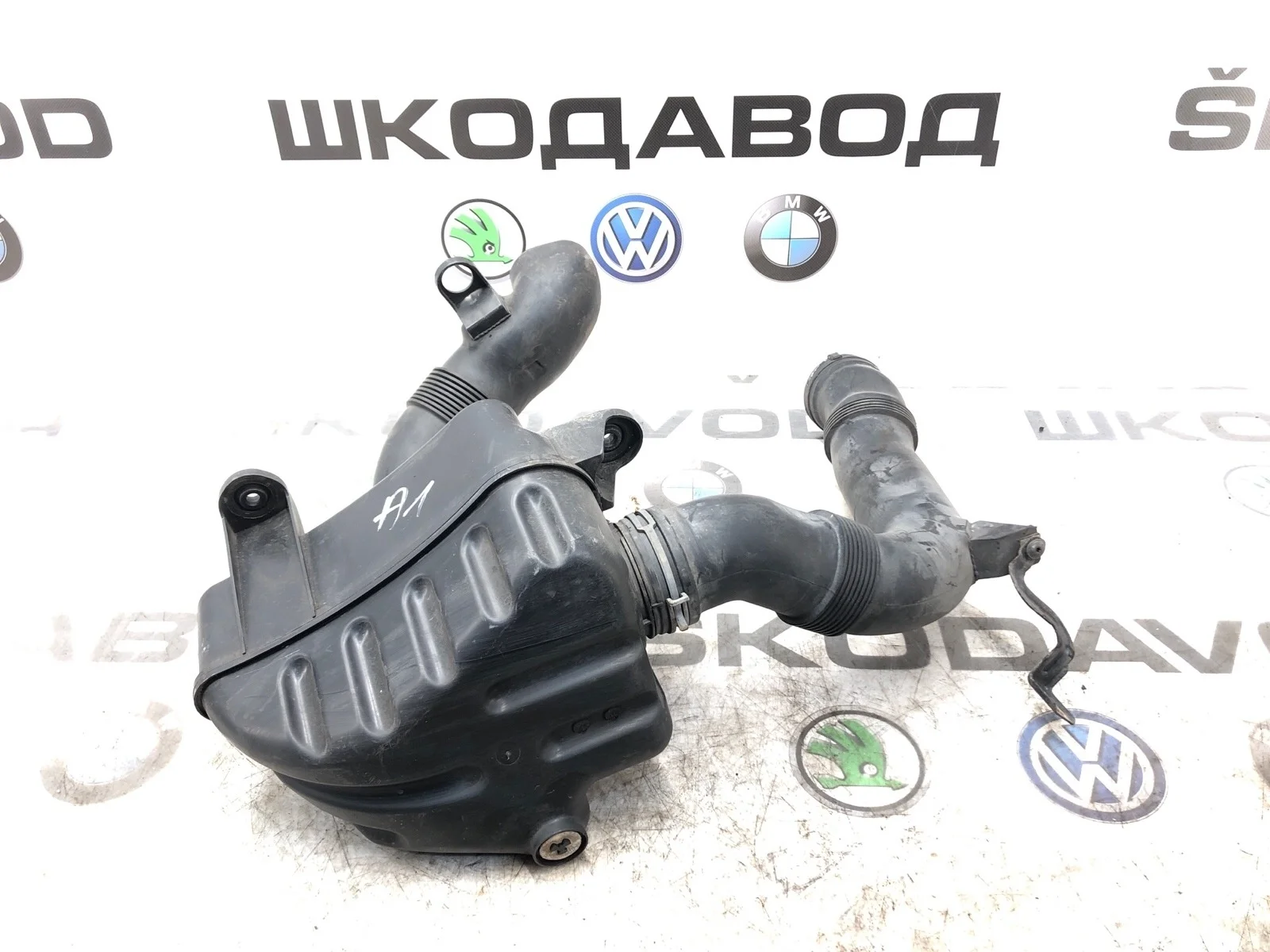 Резонатор воздушного фильтра Skoda Octavia 2011 1K0129622D A5 (1Z) 1.6 BSE