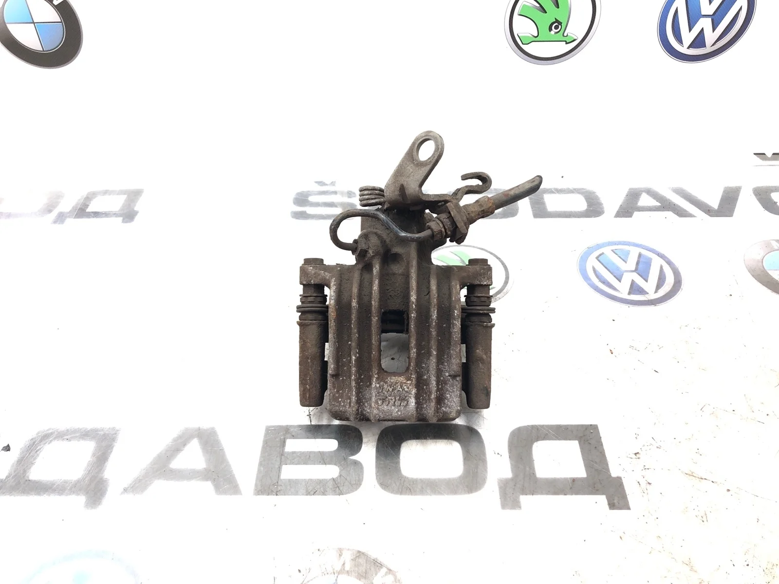 Суппорт тормозной Skoda Octavia 2011 1K0615424J A5 (1Z) 1.6 BSE, задний правый