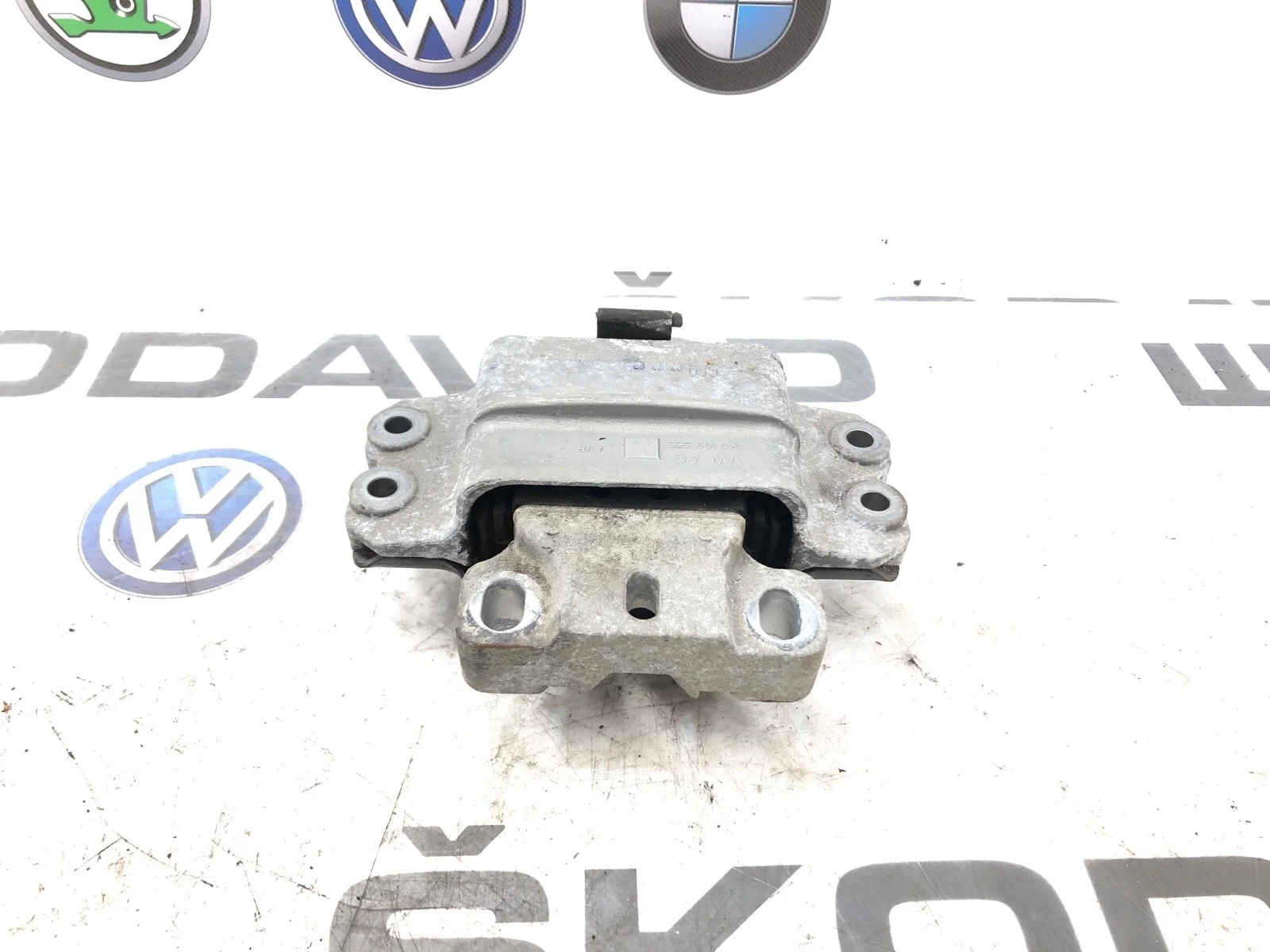 Опора МКПП Skoda Octavia 2011 1K0199555L A5 (1Z) 1.6 BSE, левая