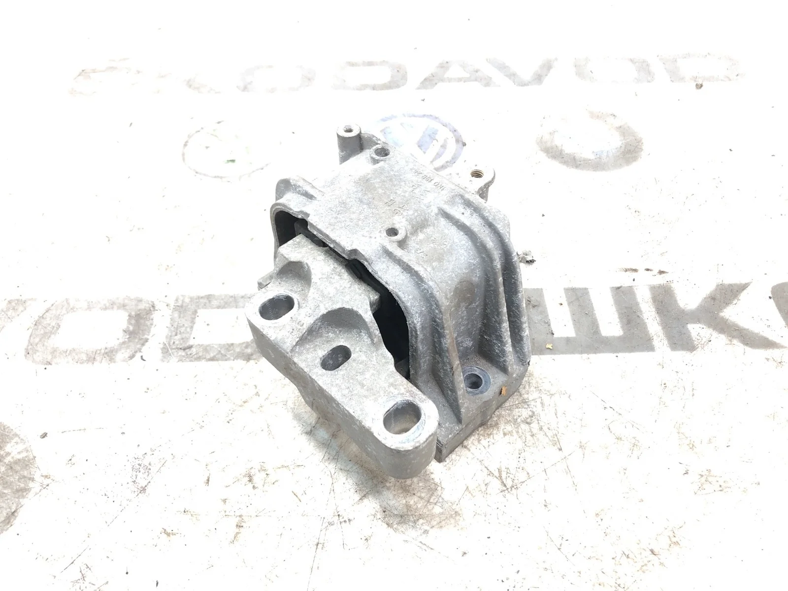 Опора двигателя Skoda Octavia 2011 1K0199262L A5 (1Z) 1.6 BSE, правая