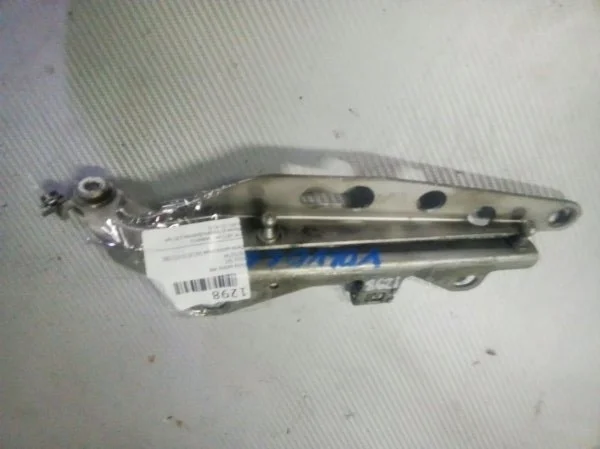 Петля капота Volvo S60 2001-2006 30716744, левая