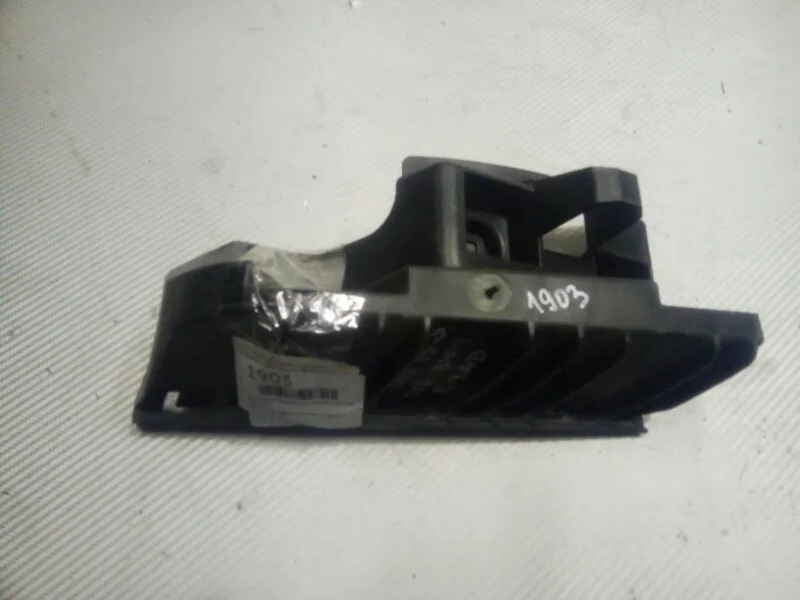 Кронштейн бампера под фонарь Volvo S60 8693389, задний правый