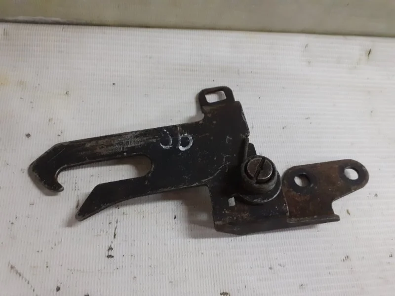 Крюк капота Volvo XC90 2002-2014 30763562