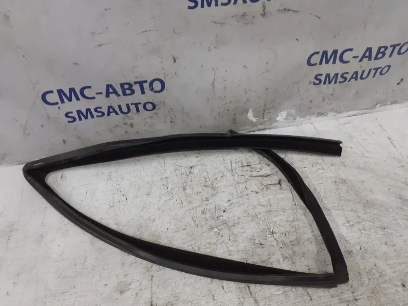 Уплотнитель стекла Volvo S60 01-09 30779293, задний правый