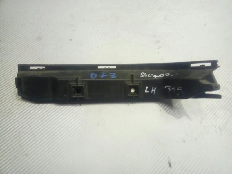 Кронштейн бампера под фонарь Volvo S40 04- 30655998 СЕДАН, задний левый