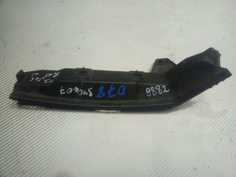 Кронштейн бампера под фонарь Volvo S40 30655999, задний правый