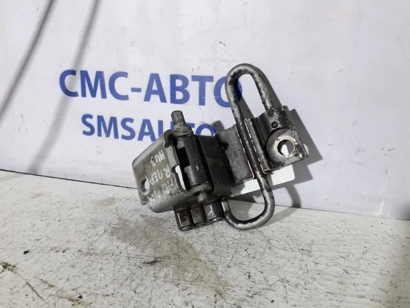 Петля двери Audi A6 4B0831412B C5, передняя правая