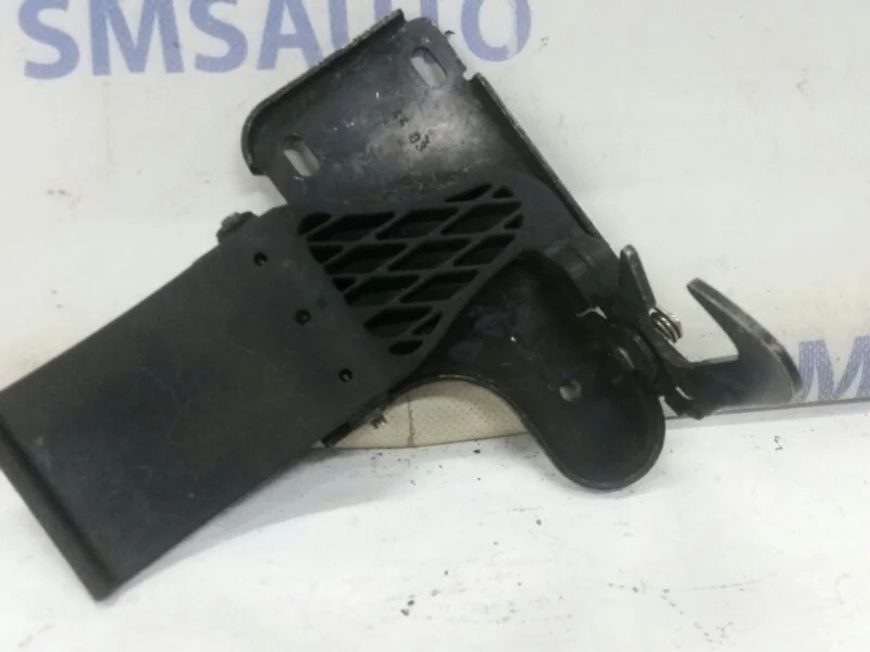 Крюк капота Audi A8 4E0823485B D3