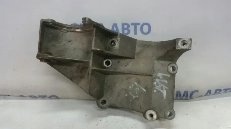 Кронштейн кондиционера Volkswagen Touareg 077260885M