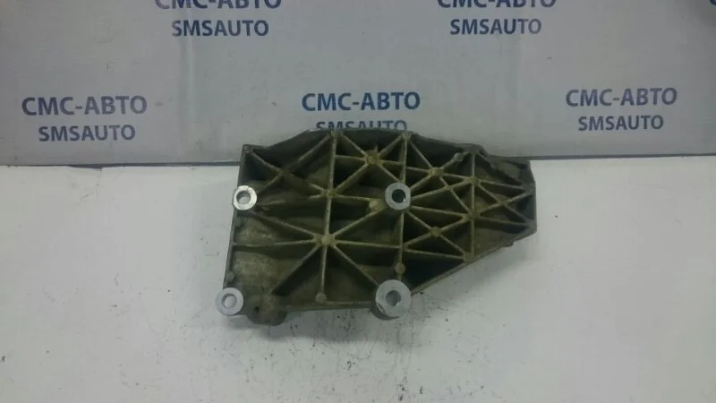 Кронштейн кондиционера Volkswagen Touareg 077260885M