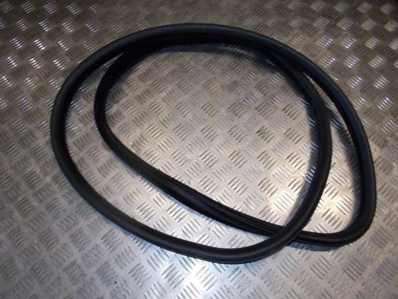 Уплотнитель двери Volvo S80 2007-2013 31278771 С80 B8444S, передний