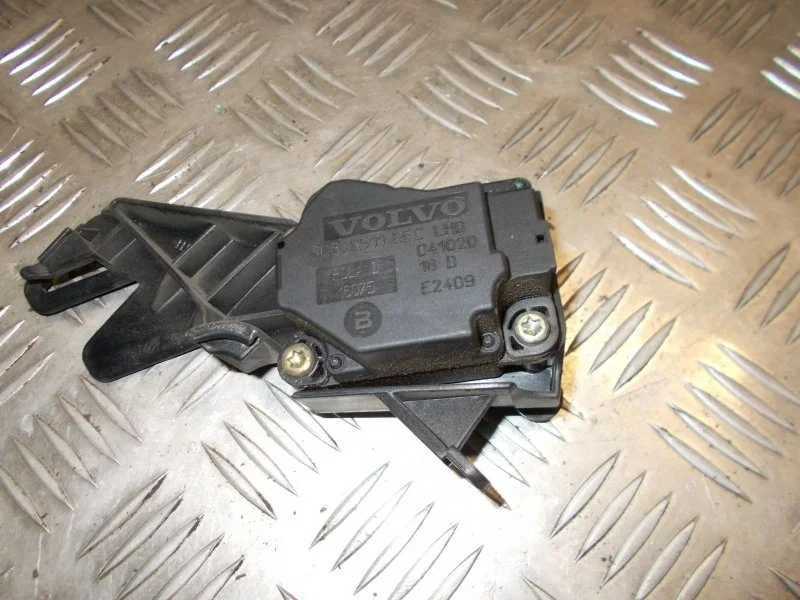 Моторчик заслонки отопителя Volvo S60 2001-2009 30676511
