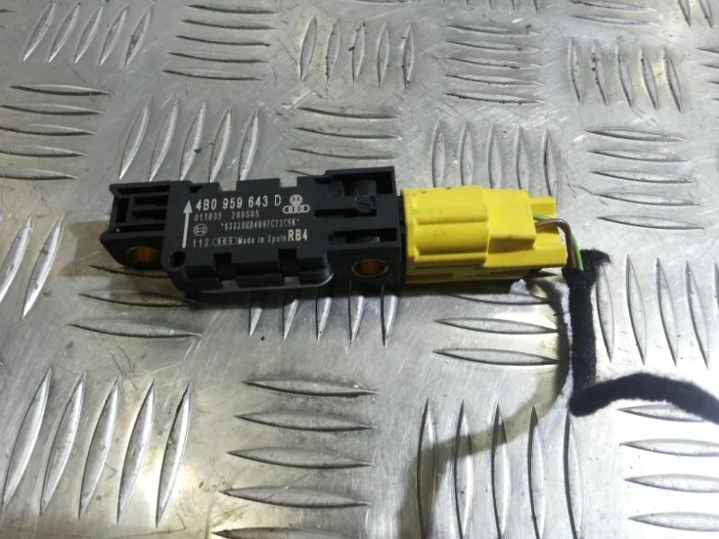 Датчик удара Audi A8 2006-2008 4B0959643D D3 3.2 BKP