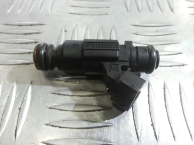 Форсунка топливная Audi A6 Allroad 2001-2005 079133551A C5 4.2 BAS