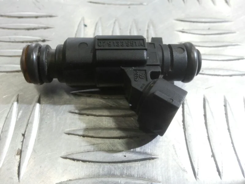 Форсунка топливная Audi A6 Allroad 2001-2005 079133551A C5 4.2 BAS