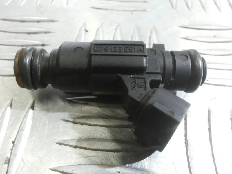 Форсунка топливная Audi A6 Allroad 2001-2005 079133551A C5 4.2 BAS