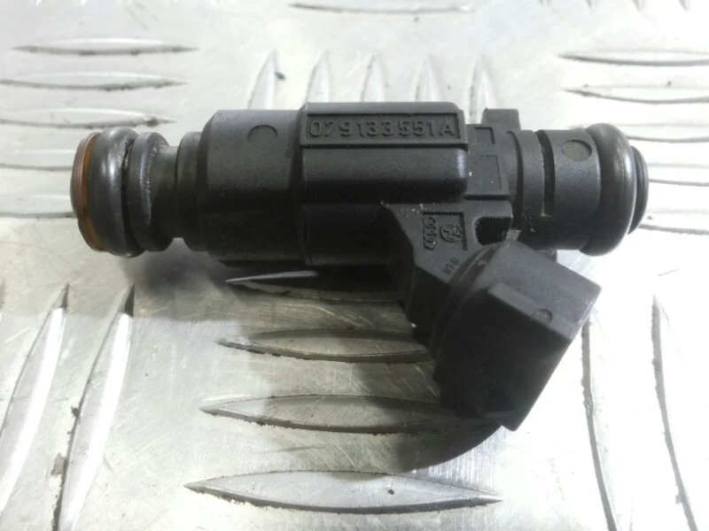 Форсунка топливная Audi A6 Allroad 2001-2005 079133551A C5 4.2 BAS