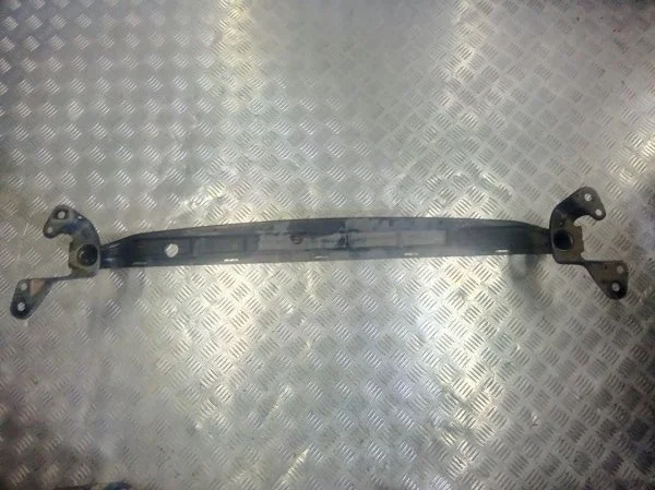 Балка под радиатор Volvo C30 2007-2010 30792611 С30 2.4 B5244S, передняя