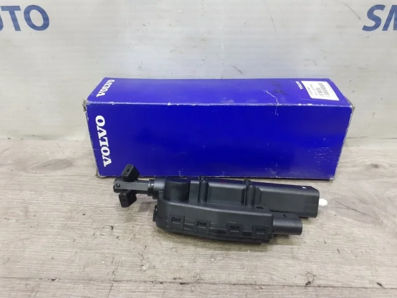 Форсунка омывателя фар Volvo 31301043, левая