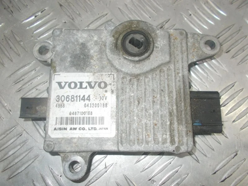 Блок управления АКПП Volvo C30 2007-2010 30735596 2.4 B5244S