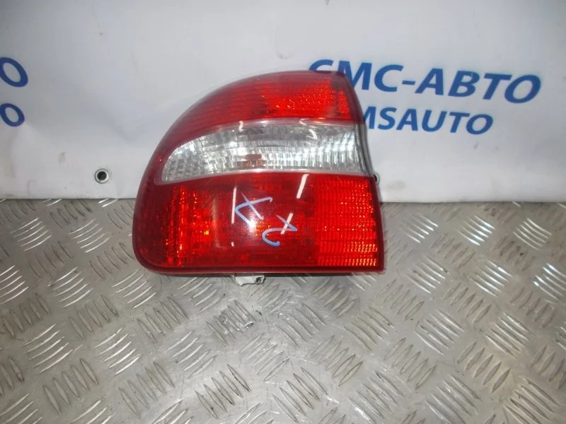 Фонарь Volvo V40 2001-2004 30621887 УНИВЕРСАЛ B4204T, задний левый