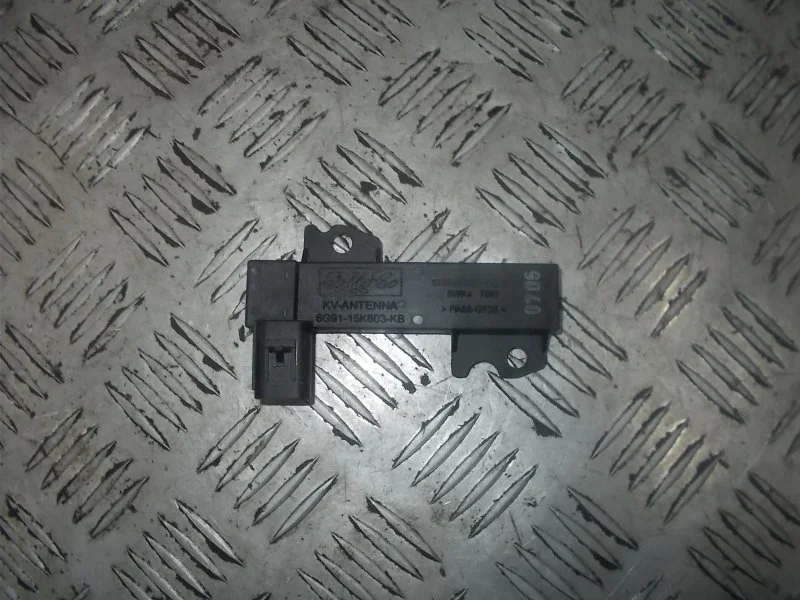 Антенна VOLVO XC70 2007-2012 30710064