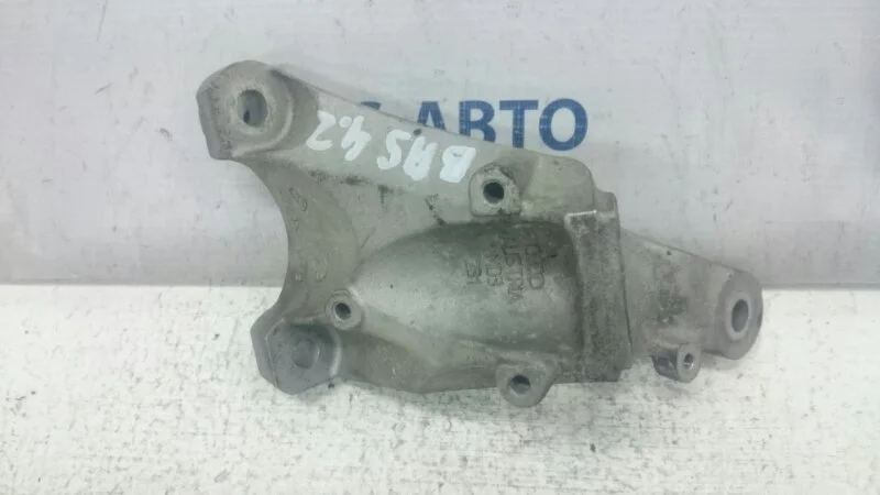 Кронштейн ДВС Audi ALLROAD 2000-2005 4Z7199307B C5 2.7T, левый