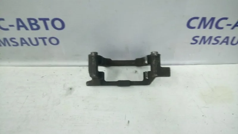 Скоба суппорта Audi A8 -2008 3D0615426D D3 4.2, задняя правая