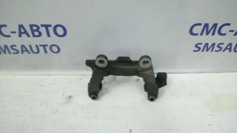 Скоба суппорта Audi A8 -2008 3D0615425D D3 4.2, задняя левая