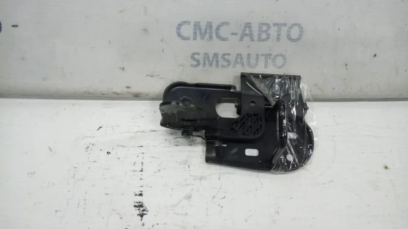 Крюк капота Volkswagen Passat 2006-2008 3C0823480 B6 2.0