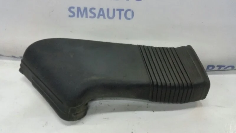 Воздуховод ДВС Audi A6 Allroad 2001-2005 8D0129617D C5 2.7T