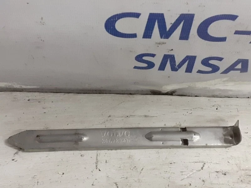 Кронштейн Volvo XC70 2008-2012 30678340 ХС70 3.2