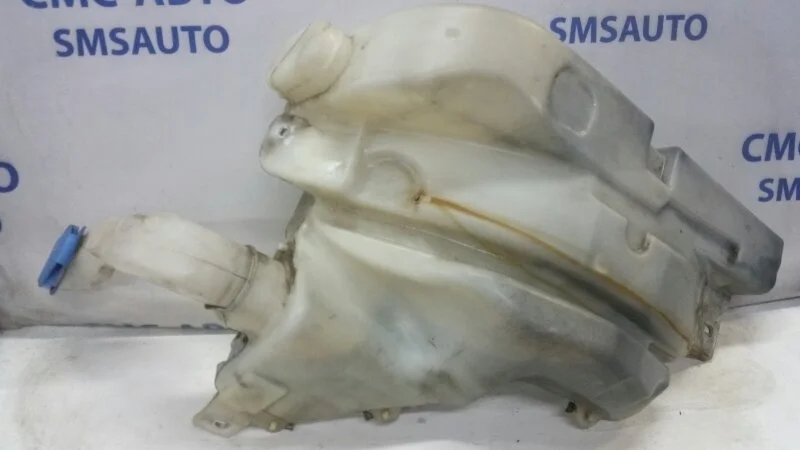 Бачок омывателя Audi A8 4E0955453H S8 5.2