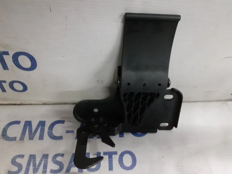 Крюк капота Audi A8 4E0823485B S8 5.2