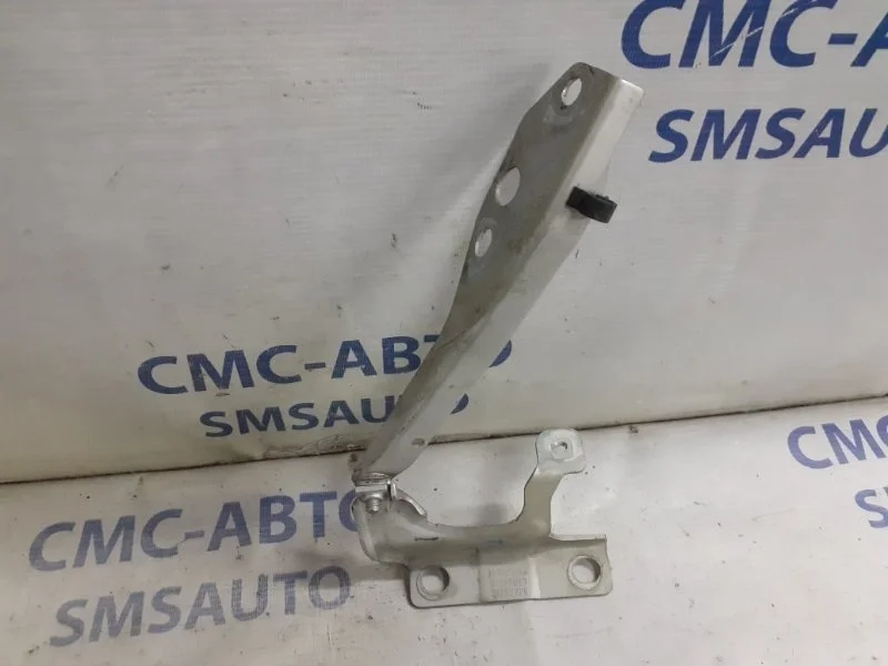 Петля капота Volvo C30 2010-2012 30753598 С30 2.0, правая