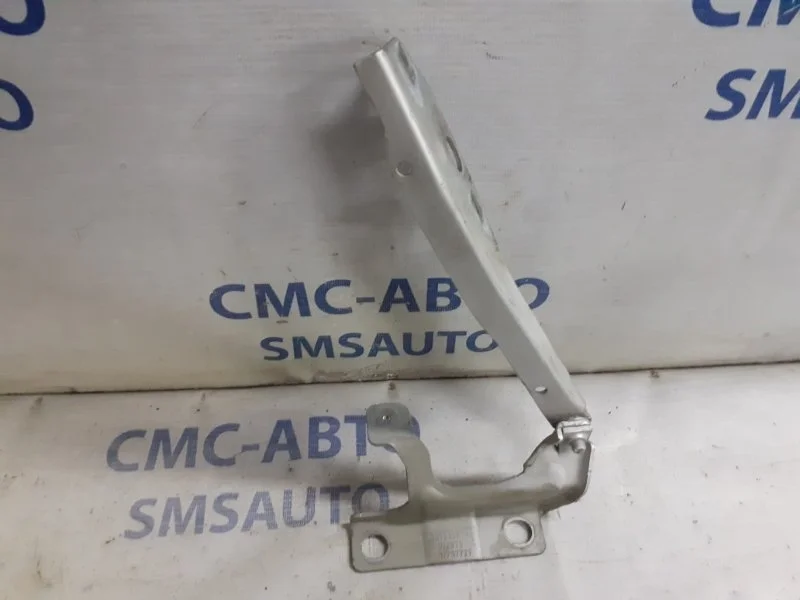 Петля капота Volvo C30 2010-2012 30753597 С30 2.0, левая