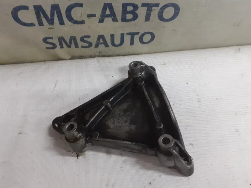 Кронштейн кондиционера Audi A4 06E260835C 8K 3.2