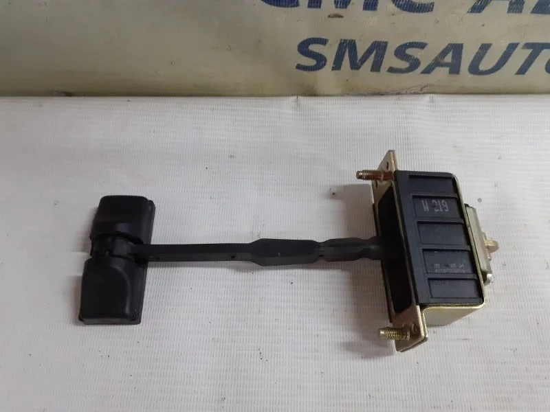 Ограничитель двери Mercedes-Benz CLS-Class A2197200016 W219 5.0, передний