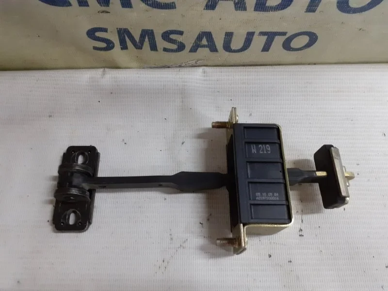 Ограничитель двери Mercedes-Benz CLS-Class A2197200016 W219 5.0, передний