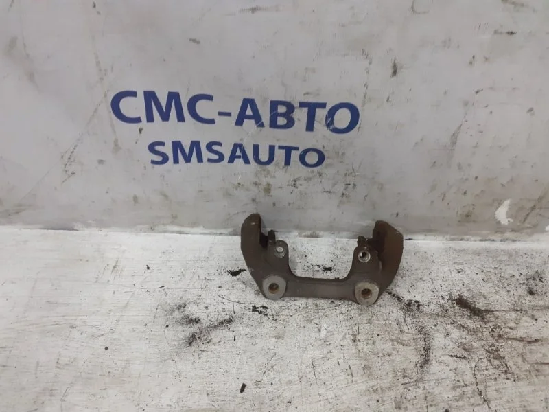 Скоба суппорта Volvo XC70 2005-2007 8251314 ХС70 2.5T, задняя