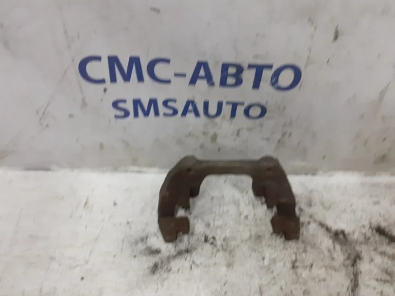 Скоба суппорта Volvo XC70 2005-2007 8251314 ХС70 2.5T, задняя