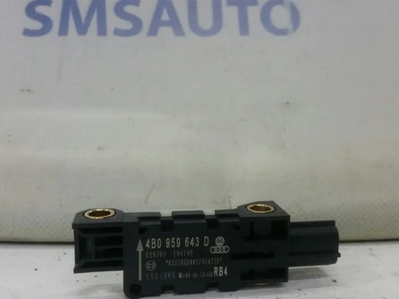 Датчик удара Audi A8 4B0959643D S8 5.2