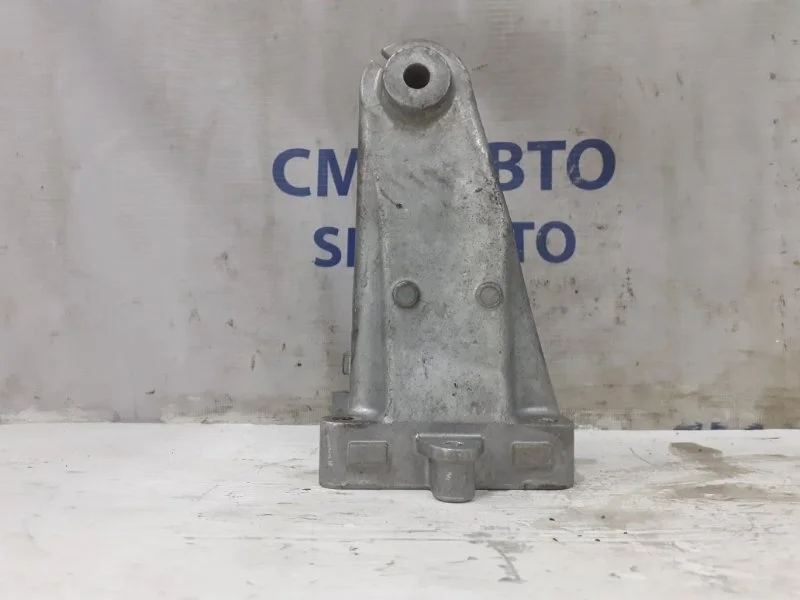 Кронштейн ДВС Mercedes-Benz C-Class A2712232304 W204, правый