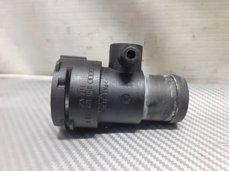 Фланец системы охлаждения Audi A5 2008-2010 8K0122293F 8K 2.0T