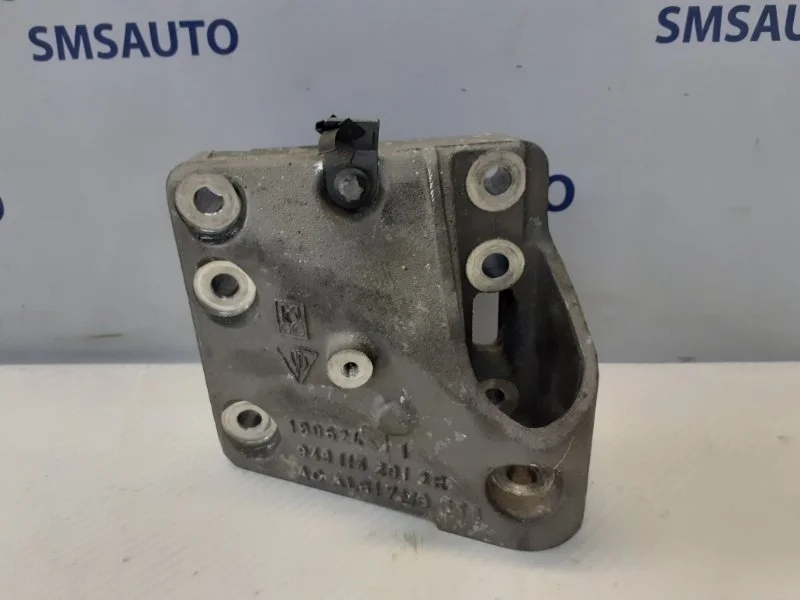 Кронштейн ДВС Porsche Cayenne 9481152012R 958 4.8. 4802, правый