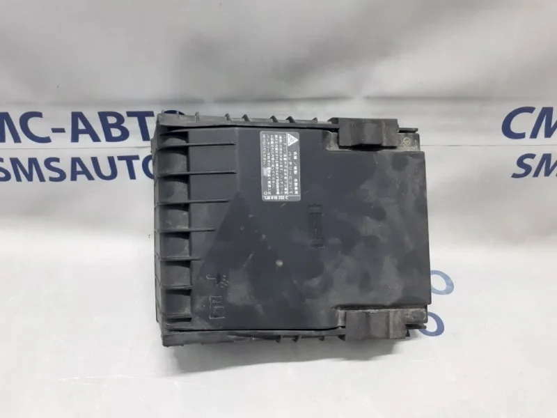 Крышка блока предохранителей Volkswagen Tiguan 2008-2012 1K0937132F 2.0T