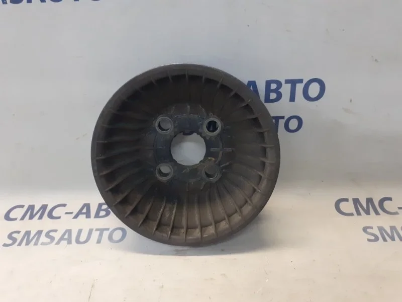 Шкив помпы Volvo XC70 2008-2012 31258136 ХС70 3.0T