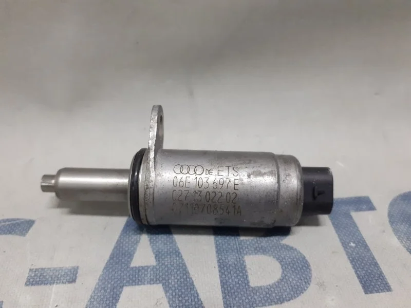 Клапан электромагнитный Audi A5 06E103697E 8K 3.2