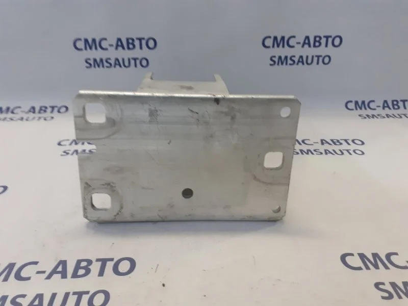 Кронштейн усилителя бампера Audi A4 2008-2012 8K0807133C 8K 1.8T, передний левый